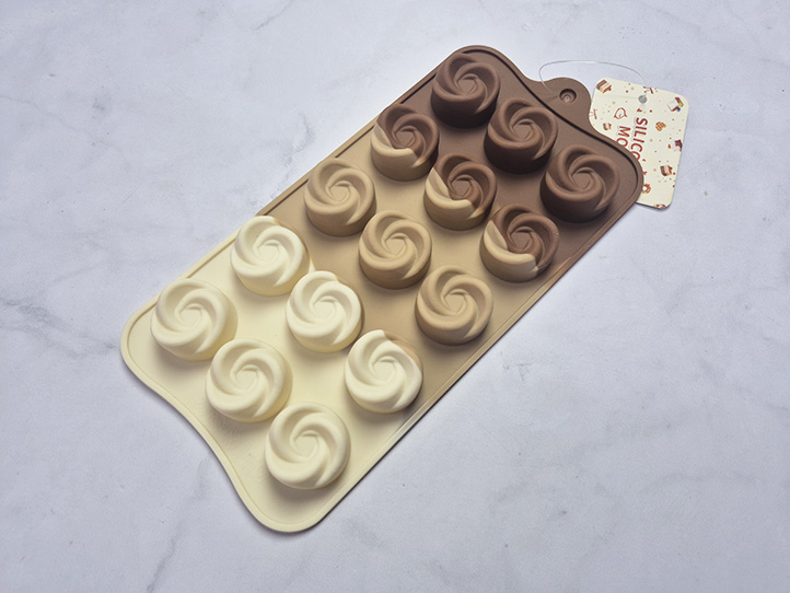 Molde silicona tricolor bombones flor torcinada